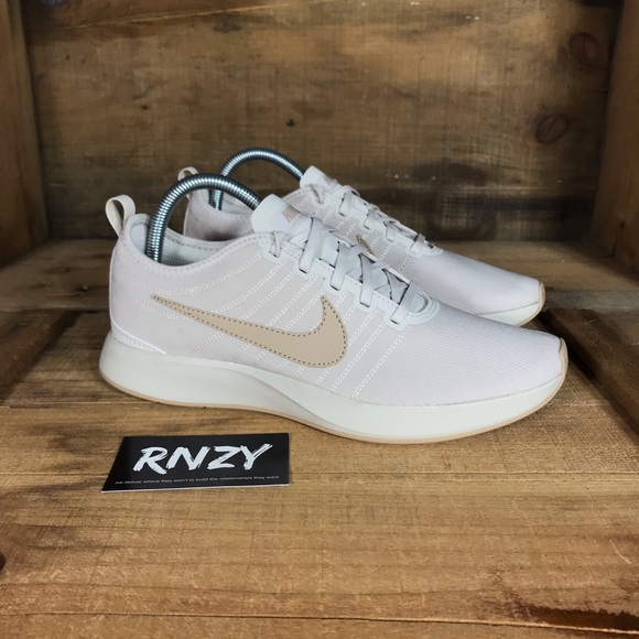 nike women's dualtone racer running shoe